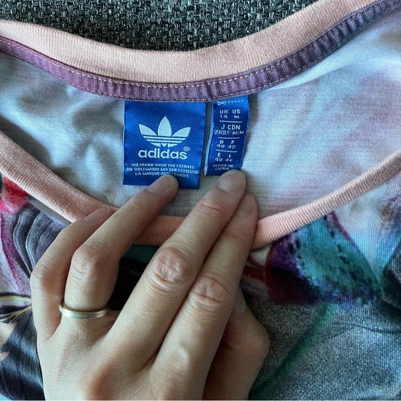 Adidas Graphic Tshirt - Picture 5 of 6